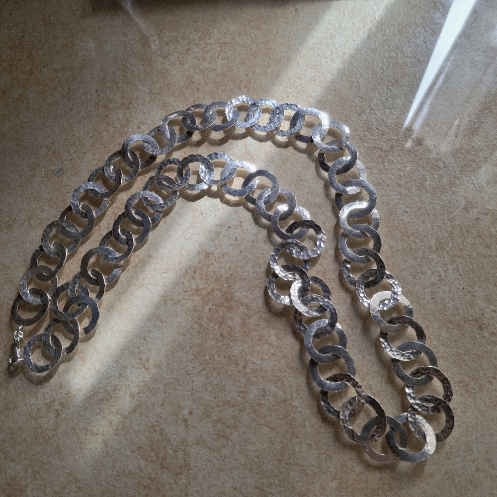 Elegant Hammered Interlocking Links Necklace In 9… - image 8